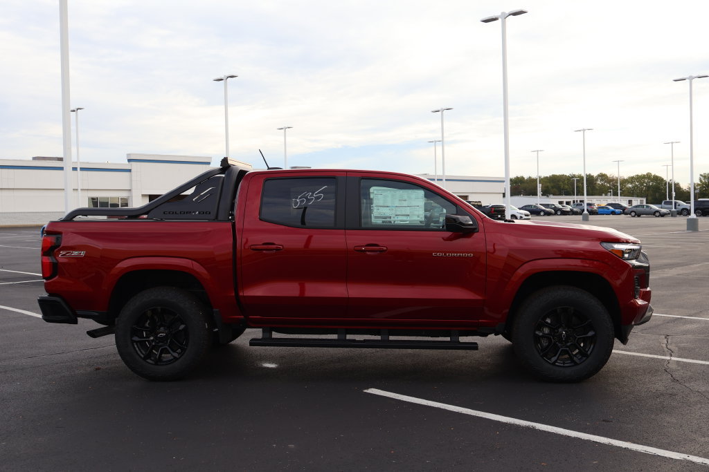 New 2026 Chevrolet Colorado Z71 w/ Midnight Edition AWD/4WD image 9
