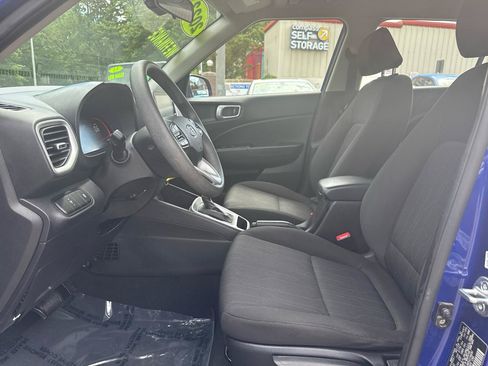 Used 2023 Hyundai Venue SE w/ Cargo Package FWD image 9