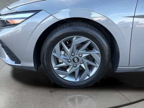 Used 2024 Hyundai Elantra SEL FWD image 29
