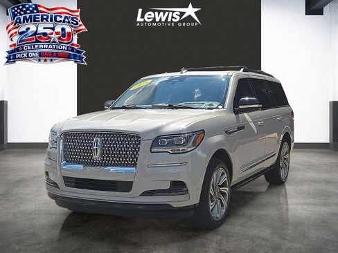 Used 2022 Lincoln Navigator Reserve AWD/4WD image 1