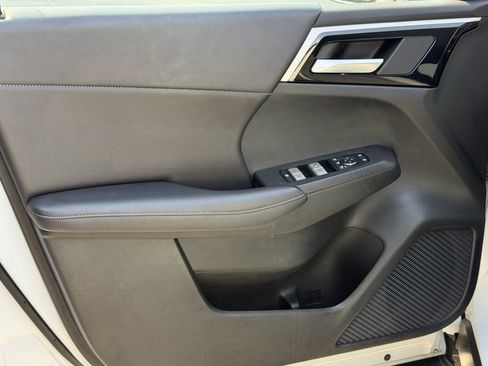 Used 2023 Mitsubishi Outlander SE AWD/4WD image 4