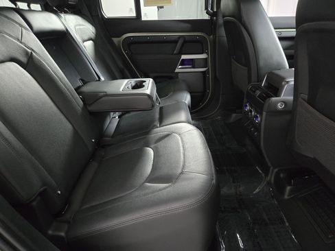 Used 2023 Land Rover Defender 110 SE image 18