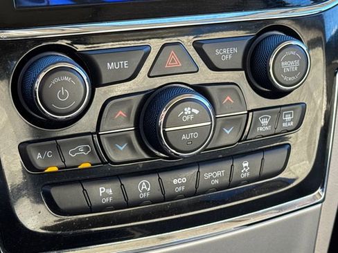 Used 2021 Jeep Grand Cherokee Limited w/ Luxury Group II image 26