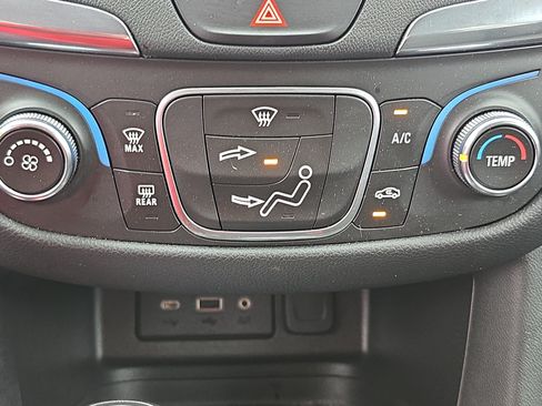 Used 2020 Chevrolet Equinox LT FWD image 22