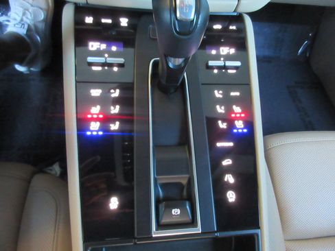 Used 2024 Porsche Macan image 58