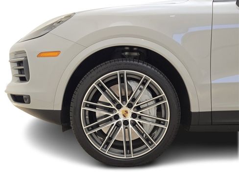 Used 2022 Porsche Cayenne Platinum Edition image 13