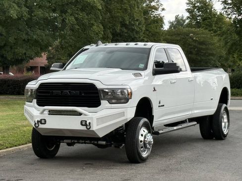 Used 2021 RAM 3500 Big Horn w/ Night Edition AWD/4WD image 3