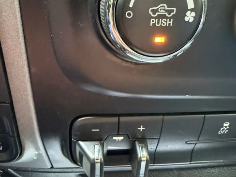 Used 2014 RAM 1500 Express AWD/4WD image 24