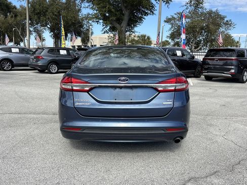 Used 2018 Ford Fusion SE w/ Fusion SE Technology Package image 4