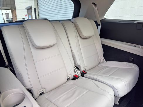 Used 2024 Mercedes-Benz GLS 580 4MATIC image 46