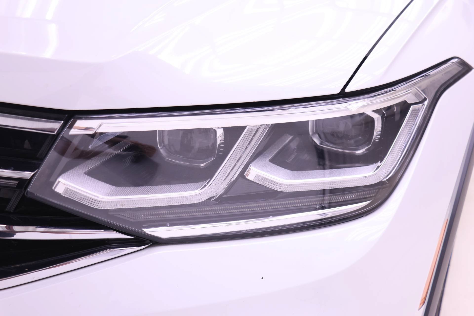 Used 2024 Volkswagen Tiguan SEL R-Line AWD/4WD image 25