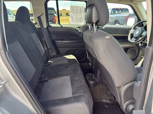 Used 2014 Jeep Patriot Latitude AWD/4WD image 13