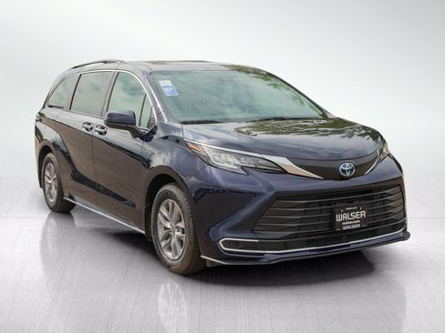 Used 2023 Toyota Sienna XLE FWD image 7