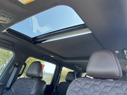 Used 2025 Nissan Armada Platinum Reserve image 23