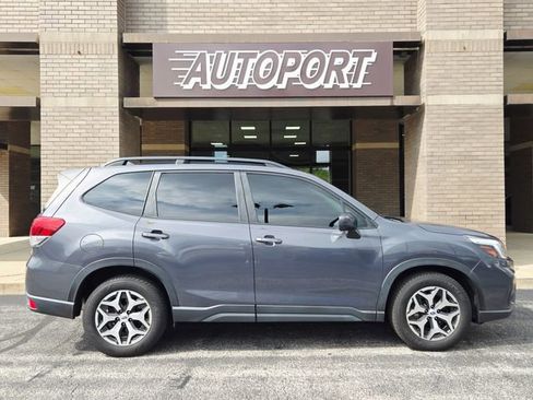 Used 2020 Subaru Forester Premium image 4