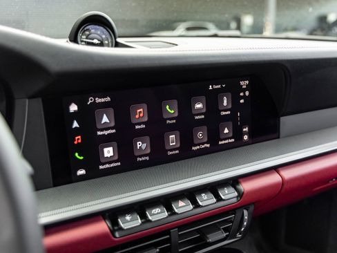 Used 2025 Porsche 911 Carrera w/ Premium Package image 32