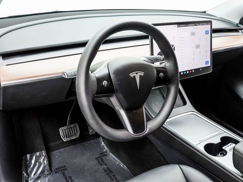 Used 2025 Tesla Model Y Long Range image 11