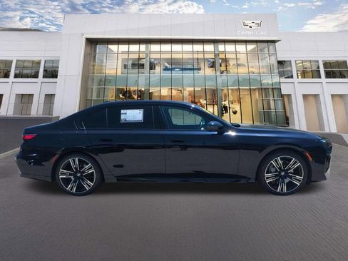Used 2023 BMW 740i w/ Parking Assistance Package RWD image 4