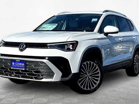 New 2026 Volkswagen Taos SE FWD image 3