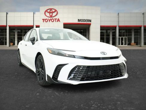 New 2026 Toyota Camry Hybrid FWD image 11