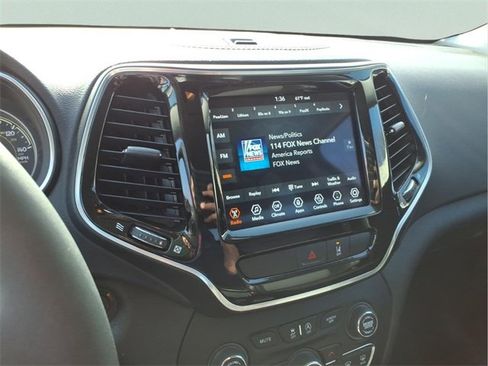 Used 2022 Jeep Cherokee Limited image 17