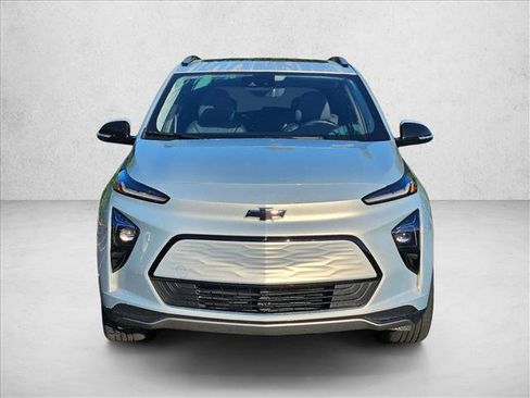 Used 2023 Chevrolet Bolt EUV Premier w/ Sun & Sound Package FWD image 2