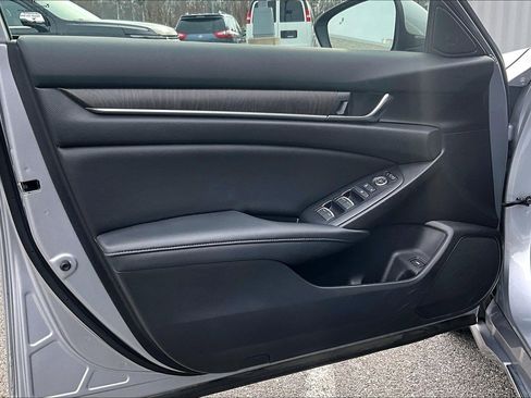 Used 2021 Honda Accord EX image 19
