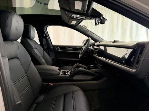 New 2026 Porsche Cayenne Turbo AWD/4WD image 16