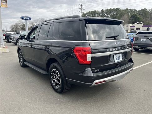 Used 2024 Ford Expedition XLT image 11