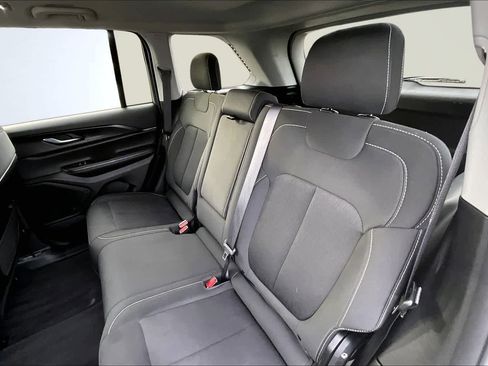 Used 2024 Jeep Grand Cherokee Laredo AWD/4WD image 13