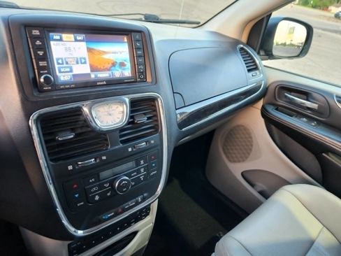 Used 2012 Chrysler Town & Country Touring-L w/ Entertainment Group #2 FWD image 24