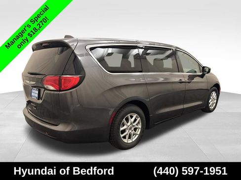 Used 2023 Chrysler Voyager LX FWD image 5