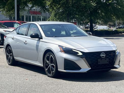 Used 2024 Nissan Altima 2.5 SR FWD image 27