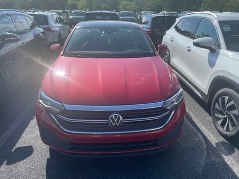 Used 2023 Volkswagen Jetta SE w/ Panoramic Sunroof Package FWD image 4