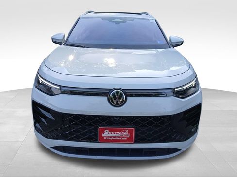 New 2026 Volkswagen Tiguan SEL R-Line AWD/4WD image 8