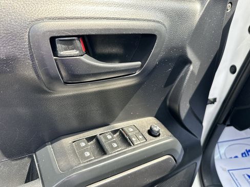 Used 2020 Toyota Tacoma SR AWD/4WD image 7