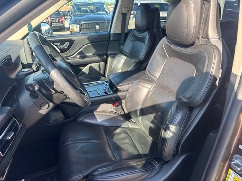 Used 2022 Lincoln Aviator Reserve w/ Equipment Group 201A AWD/4WD image 13