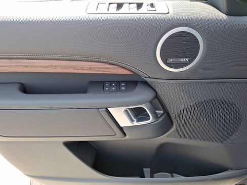 Certified 2024 Land Rover Discovery Dynamic SE image 13