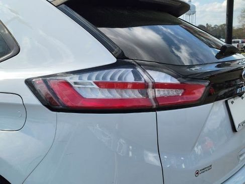 Certified 2024 Ford Edge SE image 12