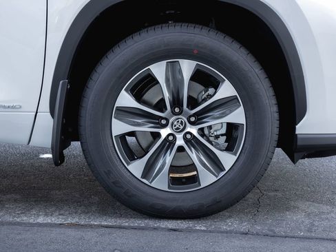 New 2026 Toyota Highlander XLE AWD/4WD image 4
