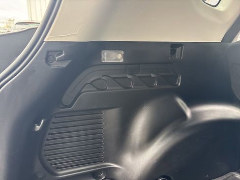 Used 2018 Toyota RAV4 LE image 31