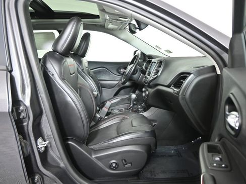 Used 2021 Jeep Cherokee Trailhawk image 13