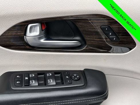 Used 2023 Chrysler Pacifica Limited FWD image 11
