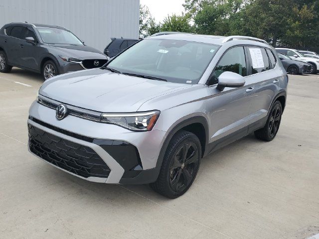 Used 2025 Volkswagen Taos SEL AWD/4WD image 2