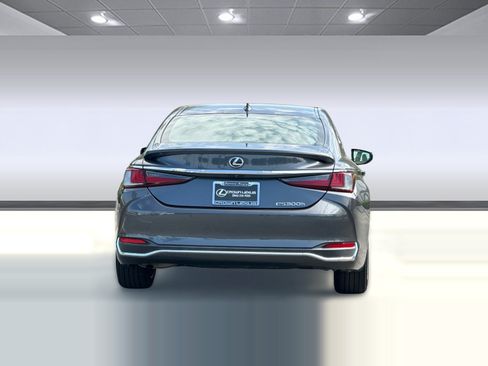 Used 2022 Lexus ES 300h w/ Accessory Package FWD image 9
