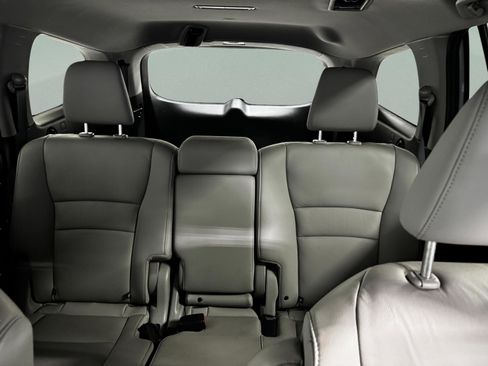 Used 2021 Honda Pilot Touring image 10