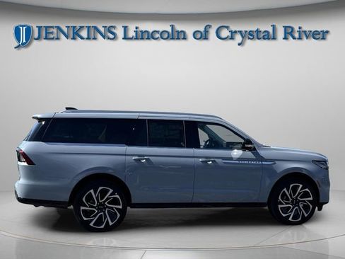 New 2026 Lincoln Navigator L Reserve AWD/4WD image 7