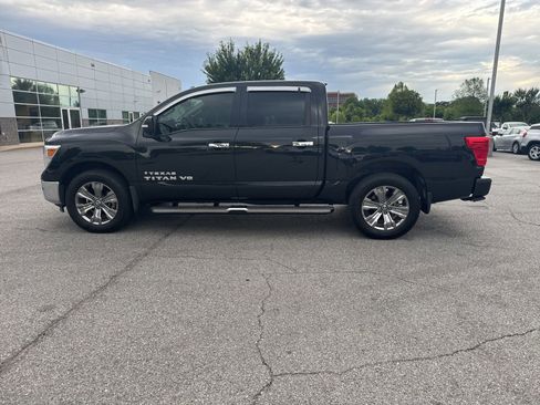 Used 2018 Nissan Titan SV w/ SV Convenience Package AWD/4WD image 8