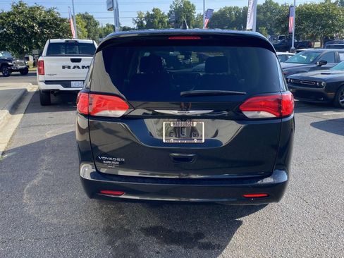 Used 2023 Chrysler Voyager LX FWD image 6