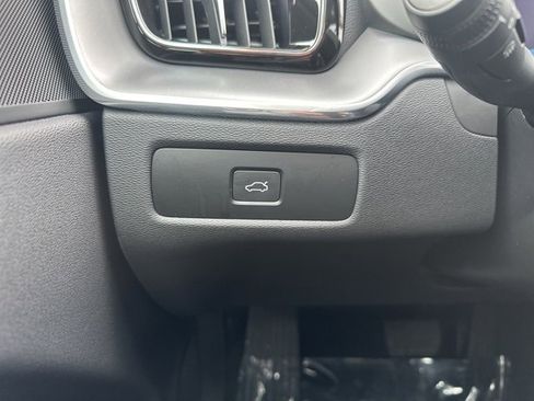 Certified 2025 Volvo XC60 B5 Core image 31